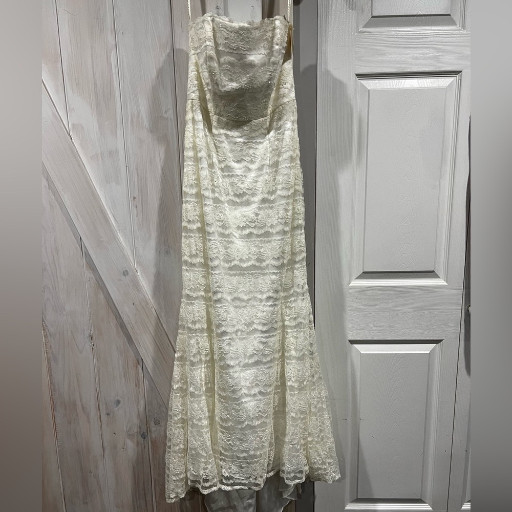 Galina Wedding Dress. Sz 6P. Ivory. Brand new.